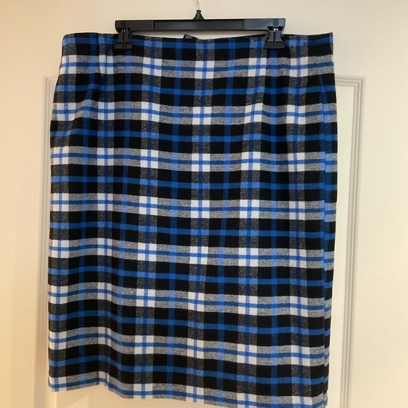 Woman Talbots plaid skirt - Picture 1 of 2